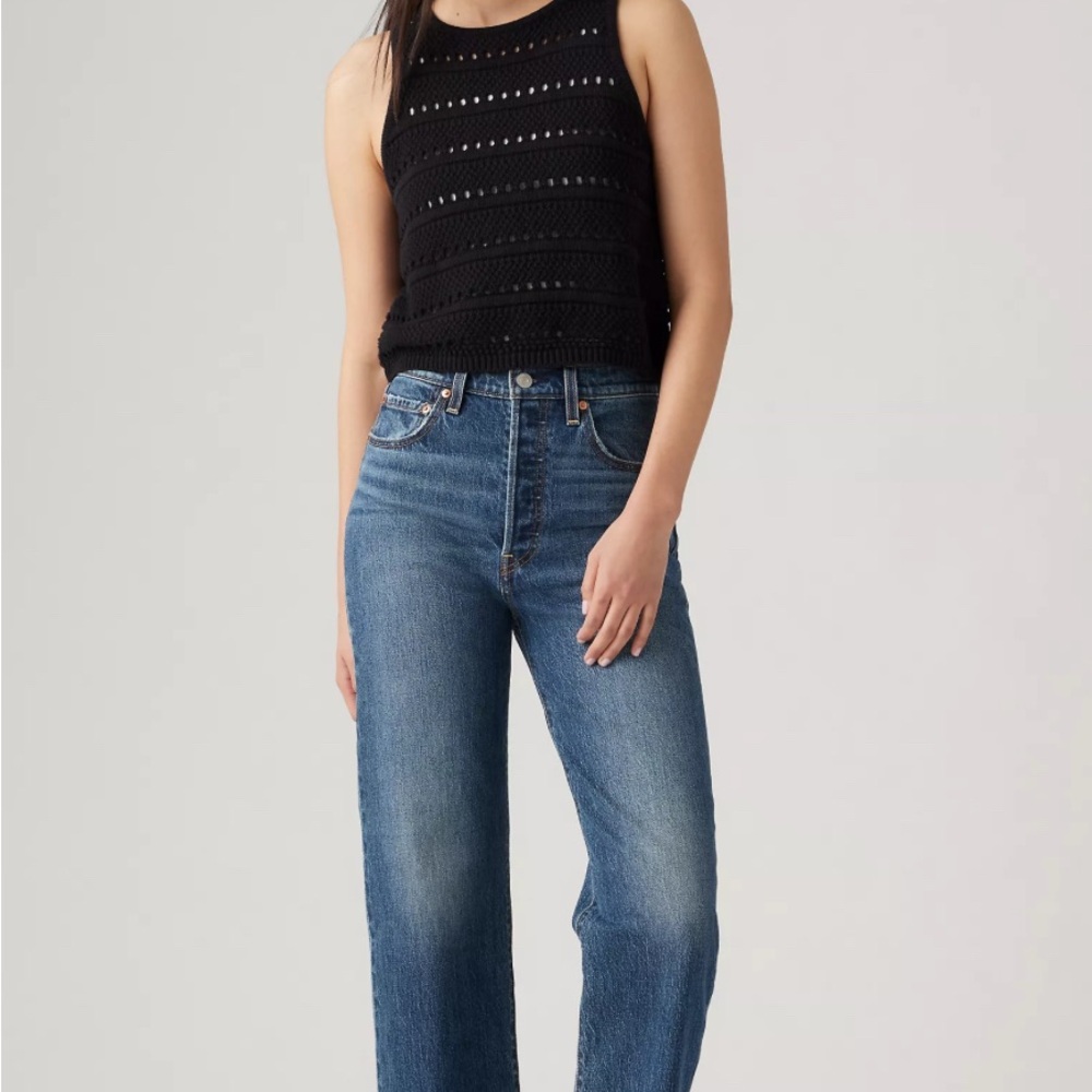 Like new Levi’s ribcage straight jeans